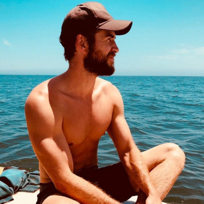 Ο Liam Hemsworth επέστρεψε στο Instagram με το πιο θετικό μήνυμα ever