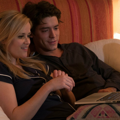 Η «αμαρτία» του να έχεις σχέση με έναν μικρότερο άντρα