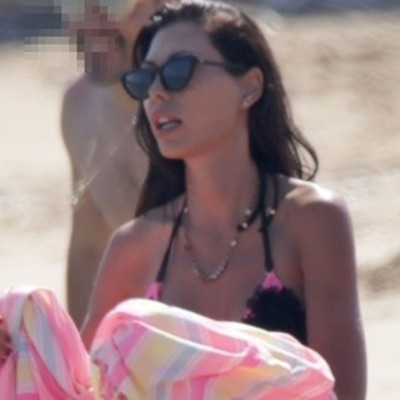 Ιωάννα Μπούκη: Έχετε δει τη σύζυγο του Αντώνη Σρόιτερ με μαγιό; Όχι; (photos)