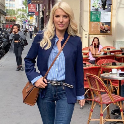 Ούτε Άνδρο, ούτε Αθήνα! Από τη Γαλλία μας χαιρετά η Ελένη Μενεγάκη (pics)