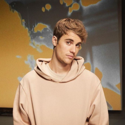 O Justin Bieber μόλις έκανε το πιο τέλειο σχόλιο για το περίεργο φιλί της Camila και του Shawn