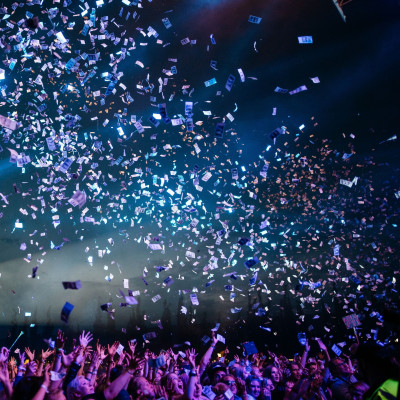 Αν θες να πετύχει το party σου, φρόντισε η playlist σου να έχει αυτά τα κομμάτια!