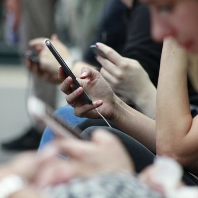 Δεν έχεις και δεν θες να κάνεις προφίλ στα social media και νιώθεις απομονωμένη;