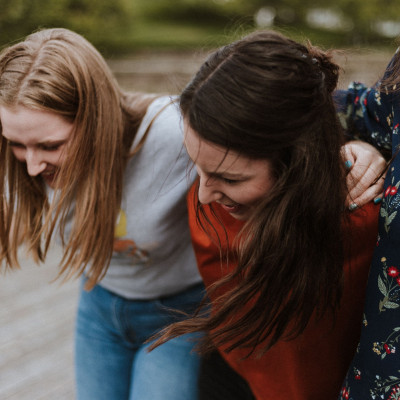 6 τραγούδια «ύμνοι» στη φιλία