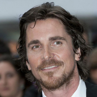 Μα τι κάνει ο Κρίστιαν Μπέιλ και έχει τόσο γυμνασμένο κορμί;