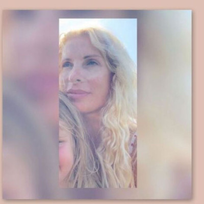 Ελένη Μενεγάκη: Η βόλτα με την κόρη της, Μαρίνα και το φθινοπωρινό look