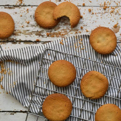 Γρήγορα μπισκότα με ταχίνι και πέντε υλικά