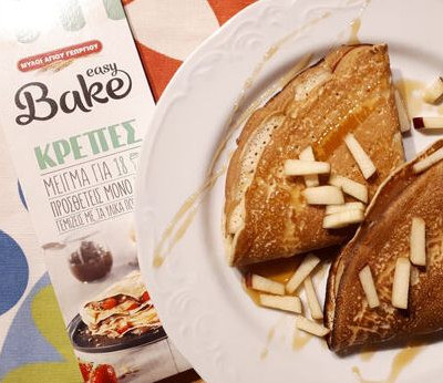 Η συνταγή μου για τις πιο νόστιμες σπιτικές κρέπες με ψιλοκομμένο μήλο και μέλι (pics)