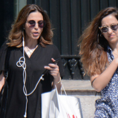 Κατερίνα Παπουτσάκη: Βόλτα για ψώνια με παπούτσια που είναι η απόλυτη τάση (photos)