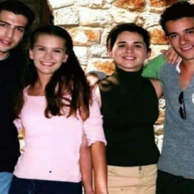 Το «Καφέ της Χαράς» επιστρέφει και ο Διονυσάκης δείχνει πιο μικρός και από ποτέ