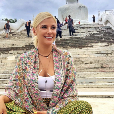 Η Λάουρα Νάργες άλλαξε τα μαλλιά της και εμείς λέμε ΝΑΙ στη νέα της εμφάνιση