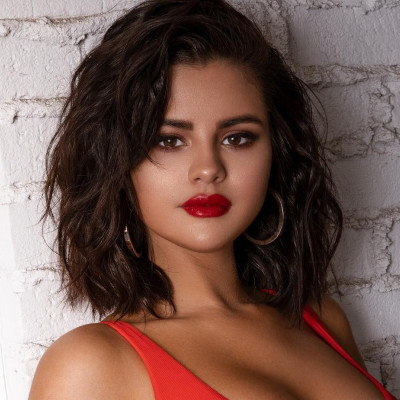 Οι fans της Selena Gomez πιστεύουν ότι έχει νέο αγόρι και μάντεψε ποιος είναι