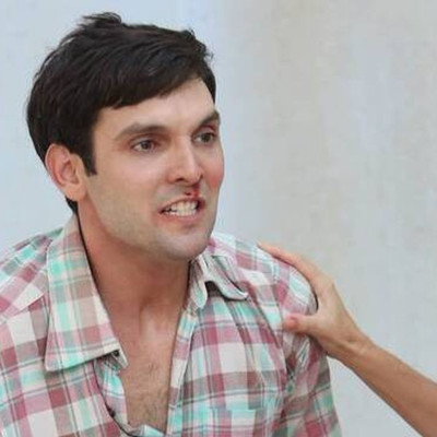 Άγριες μέλισσες: Έχεις δει τον «Γιάννο» με μαγιό; Εάν όχι έφτασε η ώρα να τον δεις εδώ! (photos)