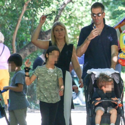 Μπακογιάννης-Κοσιώνη: Βόλτα στη λιακάδα και στον Εθνικό κήπο με τα παιδιά! (photos)