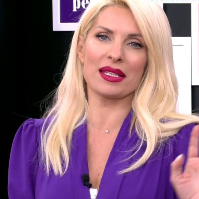 Ελένη Μενεγάκη: Το κοντινό πλάνο που μας τάραξε! Εσάς; (Video & Photos)