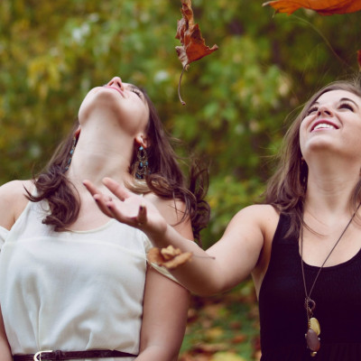 10 quotes για να βάλεις κάτω από τη φωτογραφία με την κολλητή σου