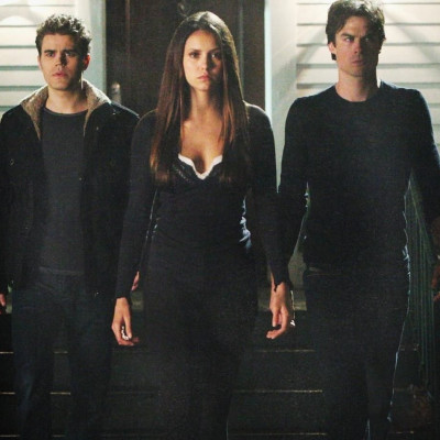 Αυτοί οι δύο πρωταγωνιστές του Vampire Diaries τρολάρουν το κοινό τους με τον πιο αστείο τρόπο