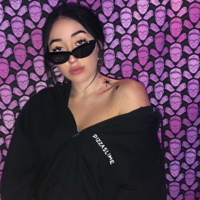 Ποια Miley Cyrus; Ακούσαμε την αδερφή της, Noah, και μείναμε με το στόμα ανοιχτό