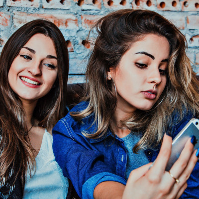 6 ενδείξεις ότι εσύ κι η κολλητή σου θα μείνετε φίλες για πάντα