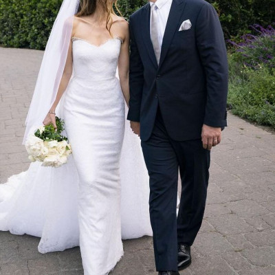 Ο νιόπαντρος ηθοποιός τρολάρει ανελέητα την σύζυγό του στο Instagram για έναν απλό λόγο