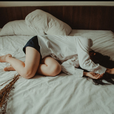 4 συνήθειες που επιδεινώνουν τους πόνους περιόδου