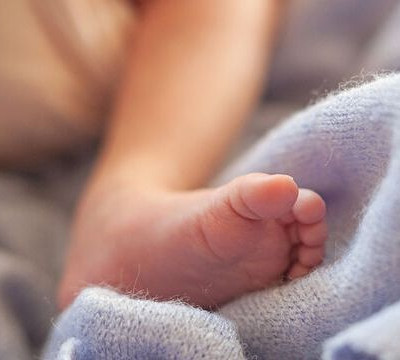 Πώς μπορείς να στηρίξεις τη φίλη σου που γέννησε πρόωρα