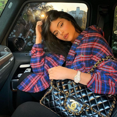 Επιτέλους! Η Kylie Jenner αποκάλυψε φωτογραφία από την εγκυμοσύνη της και είναι ό,τι πιο cute είδαμε