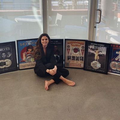 Ο κόσμος κράζει τη Hailey Bieber κι αυτό που έκανε η Selena Gomez θα σε κάνει να υποκλιθείς