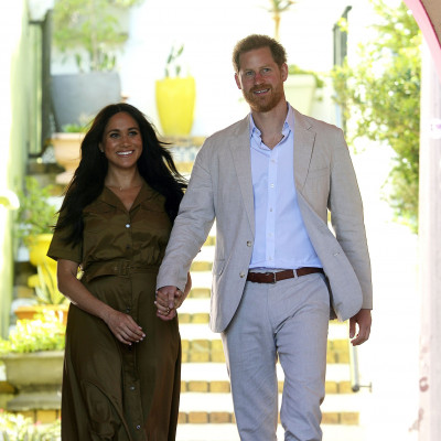 Η βασίλισσα Ελισάβετ αφαίρεσε τη φωτό του Harry & της Meghan και όλοι αναρωτιούνται γιατί