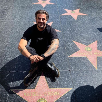 Αυτές τις φωτογραφίες του Άκη Πετρετζίκη από το 2011, μάλλον θέλει και ο ίδιος να τις ξεχάσει