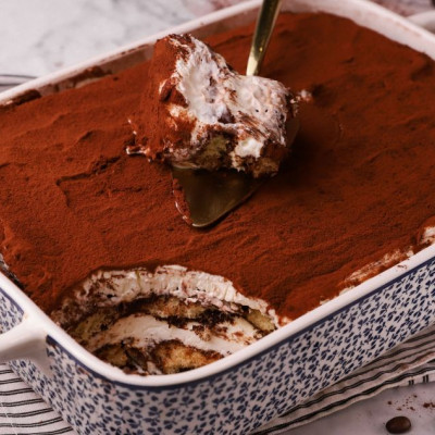 Πεντανόστιμο τιραμισού με γιαούρτι