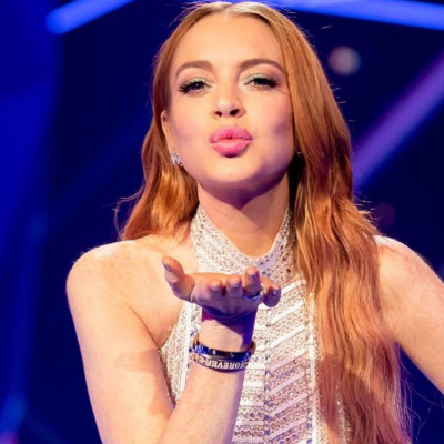 Το νέο αγόρι της Lindsay Lohan είναι πρίγκιπας αλλά ο μπαμπάς της έκανε μια αναπάντεχη αποκάλυψη