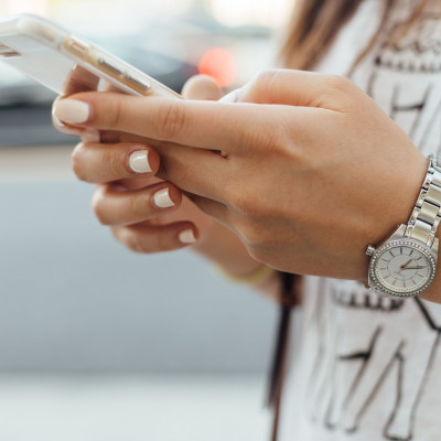Φτιάξε βάση για το κινητό σου χρησιμοποιώντας μόνο αυτό το μικροσκοπικό αντικείμενο