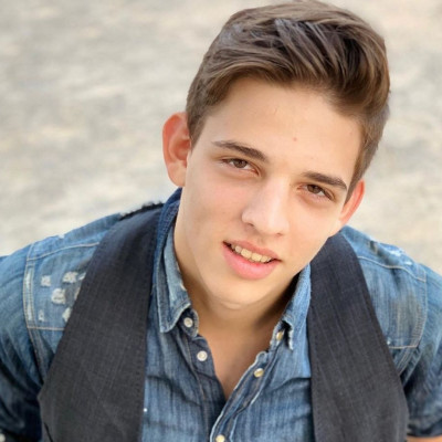 Ο Γιάννης Τεργιάκης τραγουδάει το Κύμα του Χρήστου Μάστορα κι εμείς ουρλιάζουμε