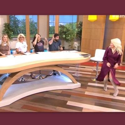 Ελένη Μενεγάκη: Άνοιξε το φόρεμά της- Καρέ καρέ το σέξι ατύχημά της! (Photos & Video)