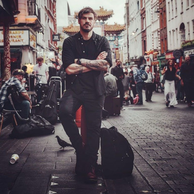 Ο Άκης Πετρετζίκης βρήκε την πιο «επική» θέα και την τρολάρει χωρίς τέλος