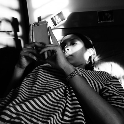 Γιατί δεν πρέπει να χρησιμοποιείς το κινητό σου λίγο πριν κοιμηθείς;