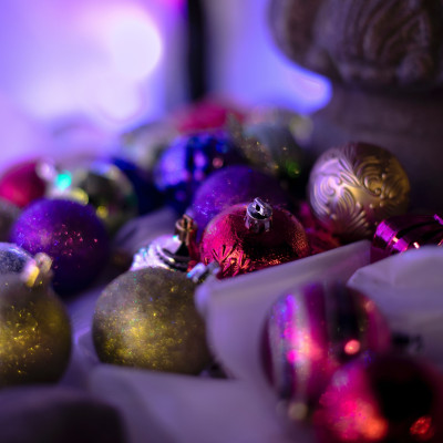 Οδηγός επιβίωσης στις γιορτές! Οι λόγοι που νιώθεις down την περίοδο των Χριστουγέννων