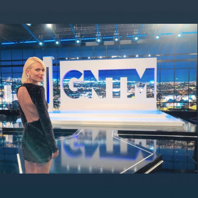 Η Βίκυ Καγιά φόρεσε το πιο καυτό μαύρο μίνι φόρεμα και τα πόδια της δεν περιγράφονται (photos)