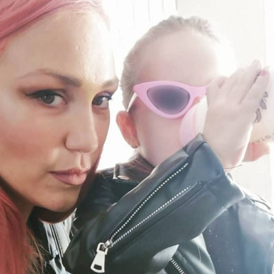 Πηνελόπη Αναστασοπούλου: Η κόρη της Λυδία έχει το δικό της ροκ στιλ - Δείτε τις φωτογραφίες (pics)