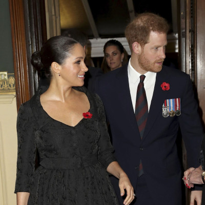 Ο Harry και η Meghan θα κάνουν Χριστούγεννα στις ΗΠΑ και η βασίλισσα αντέδρασε με απρόσμενο τρόπο