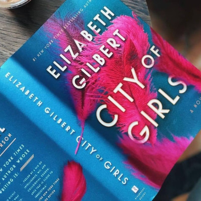 «Τα κορίτσια της Νέας Υόρκης»: Το συναρπαστικό μυθιστόρημα σύντομα θα γίνει ταινία