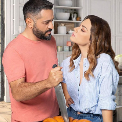 Ο Λευτέρης Σουλτάτος τρολάρει τη Λασκαράκη, και η Αθηνά Οικονομάκου, συμμετέχει σε αυτό