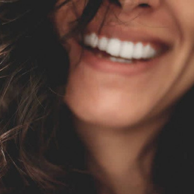 Υιοθετήστε τις παρακάτω συνήθειες για υγιή και γερά δόντια