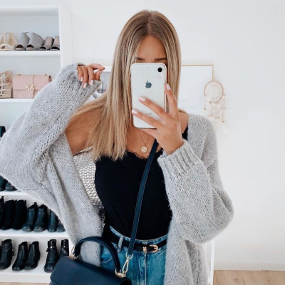 10 captions για να βάλεις κάτω από τη mirror selfie σου