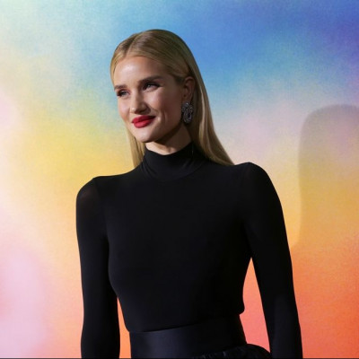 Mαύρο Ζιβάγκο: Οι stars φοράνε το πιο σοφιστικέ είδος μπλούζας με πολλούς και ενδιαφέροντες τρόπους