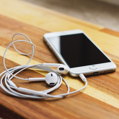 Ξέρεις γιατί δεν πρέπει να μοιράζεσαι ΠΟΤΕ τα ακουστικά σου