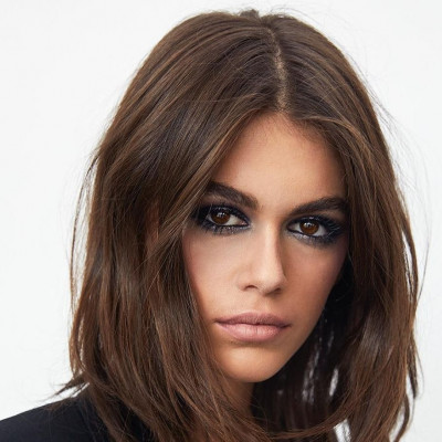 Η Kaia Gerber άλλαξε εντελώς στυλ και μοιάζει πολύ στο νέο της διάσημο αγόρι