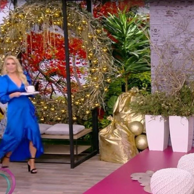 Ευτυχείτε: Πήγε καλεσμένη στην Κατερίνα Καινούργιου και ανακοίνωσε τον γάμο της!