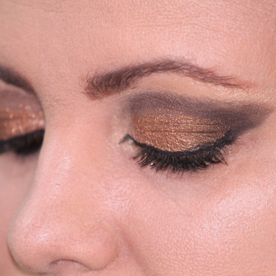 Shopping guide: Με αυτές τις σκιές θα δημιουργήσεις το απόλυτο Χριστουγεννιάτικο μακιγιάζ